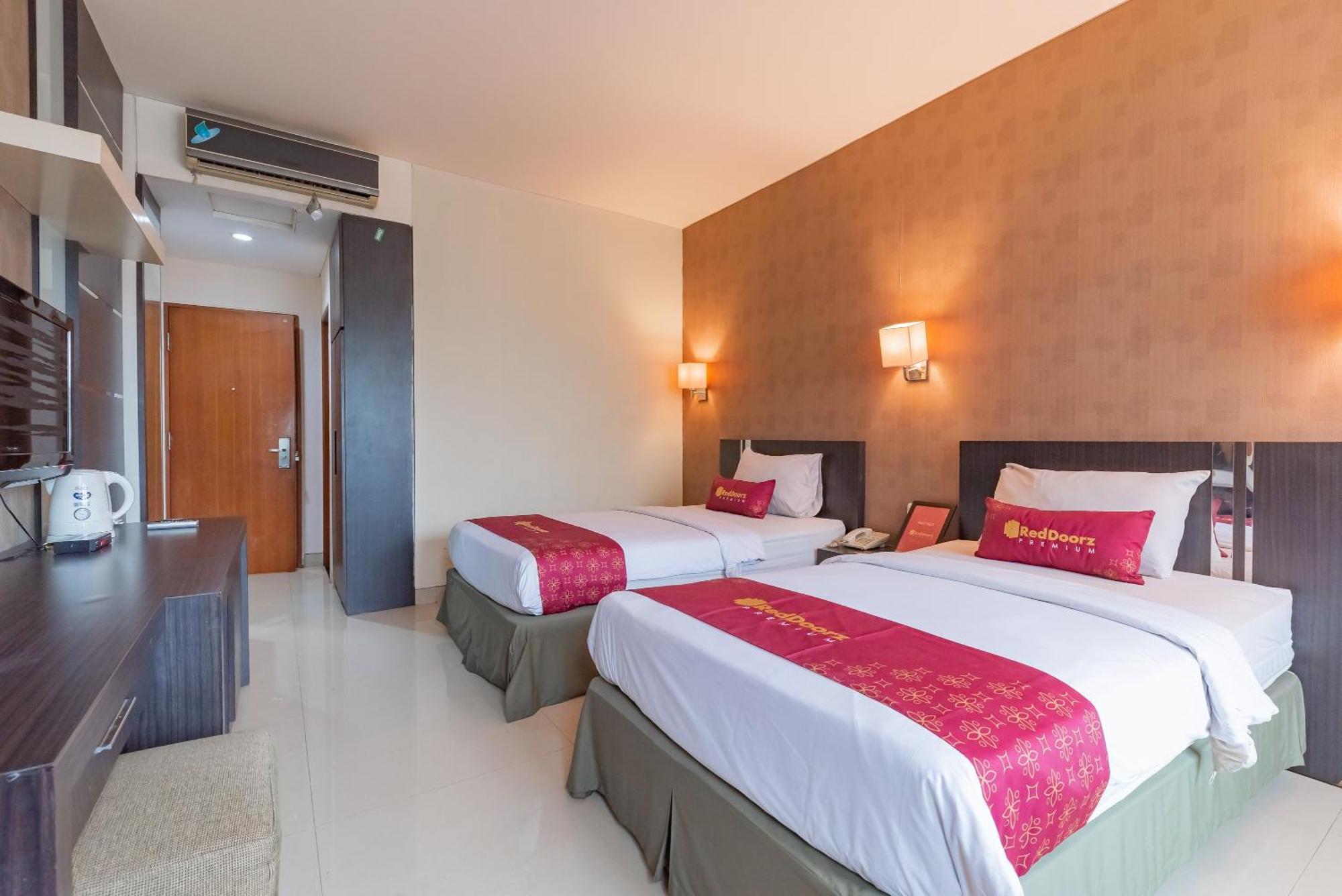 Reddoorz Premium Near Paris Van Java Mall Bandung Exterior photo