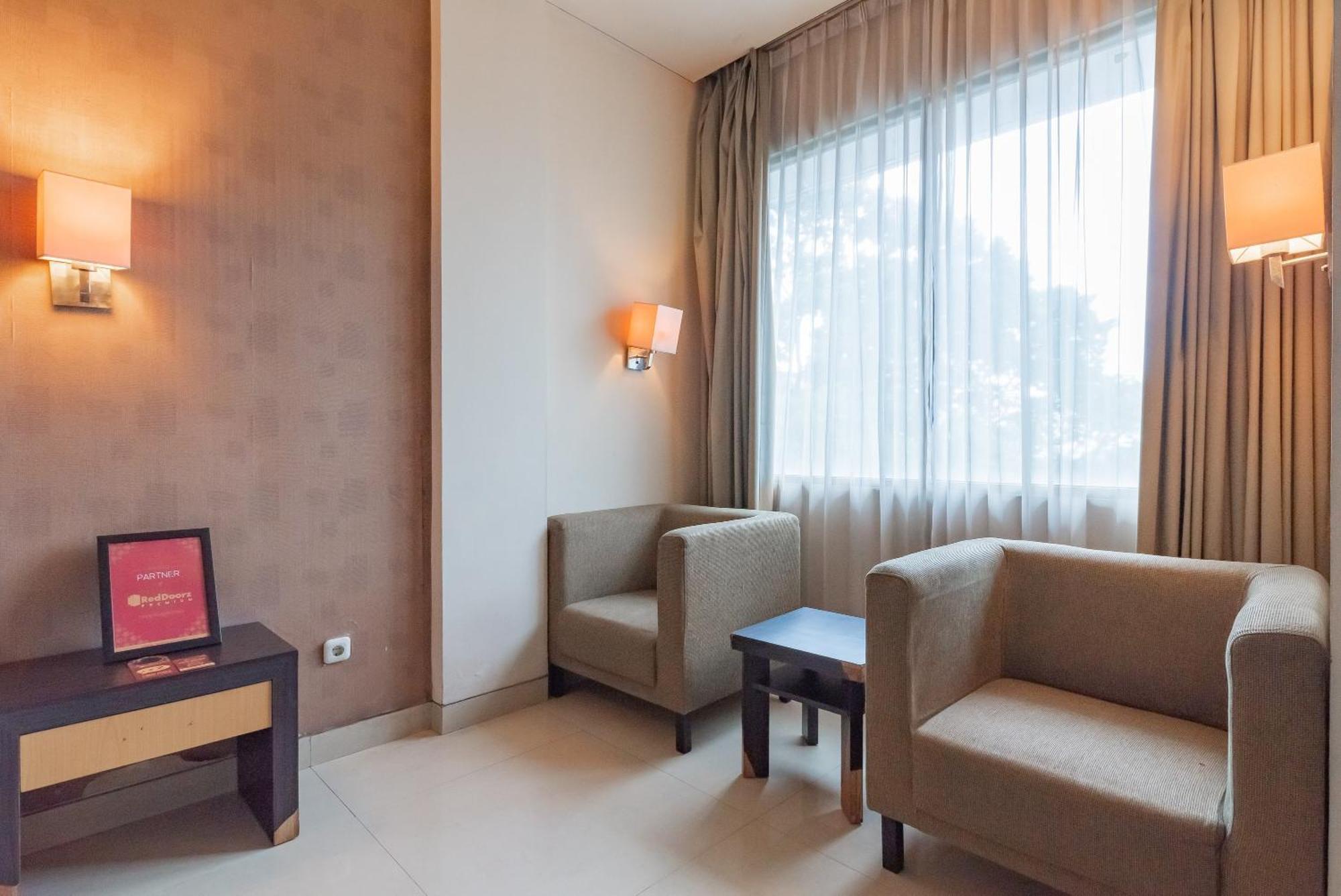Reddoorz Premium Near Paris Van Java Mall Bandung Exterior photo