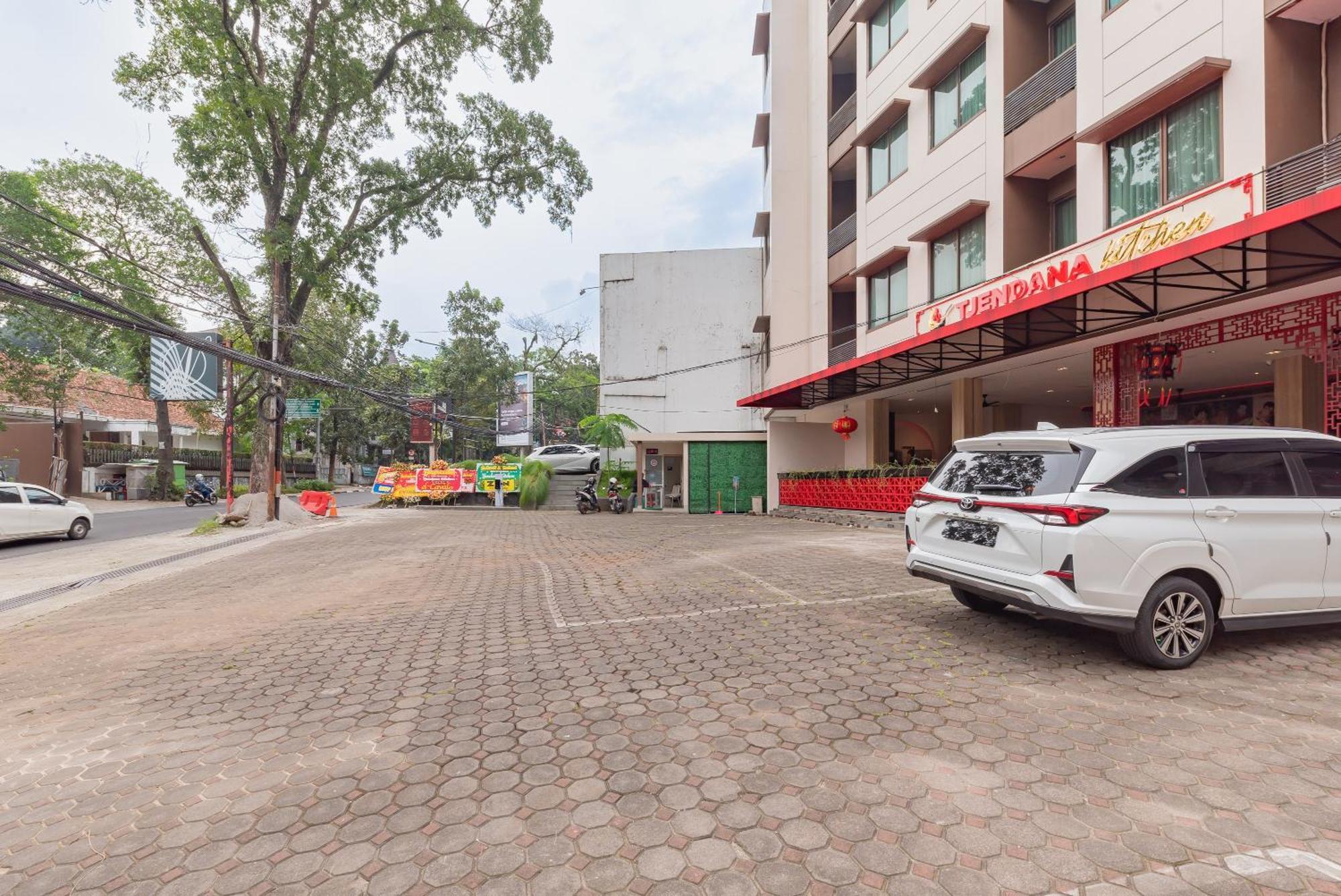Reddoorz Premium Near Paris Van Java Mall Bandung Exterior photo