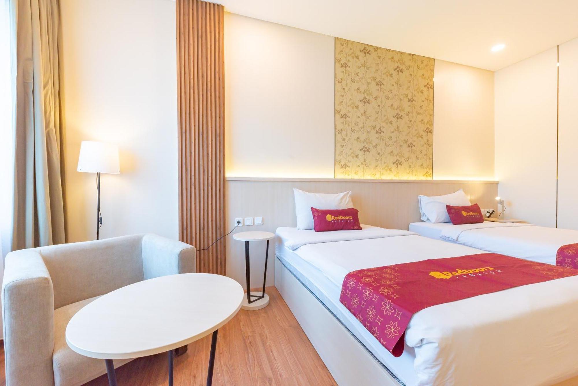Reddoorz Premium Near Paris Van Java Mall Bandung Exterior photo