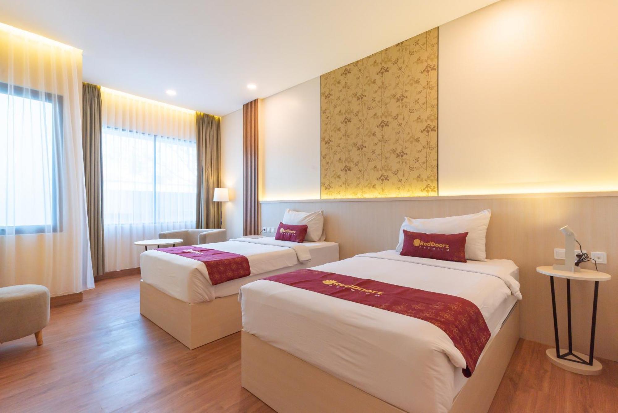 Reddoorz Premium Near Paris Van Java Mall Bandung Exterior photo